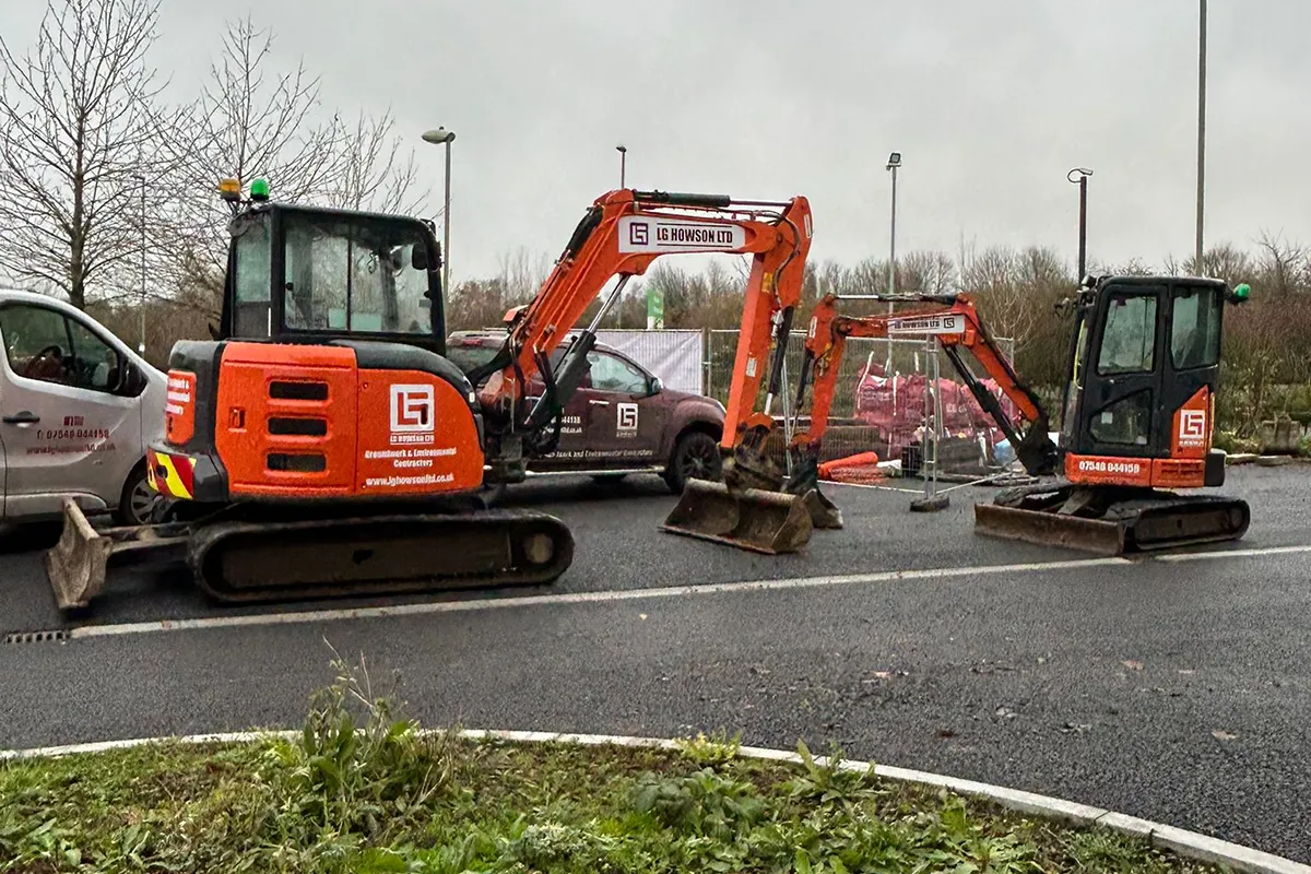 Plant Hire - LG Howson Ltd
